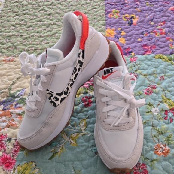 Nike Leopard Waffle Debut tennis shoe, sneakers NWOT - Picture 1 of 7